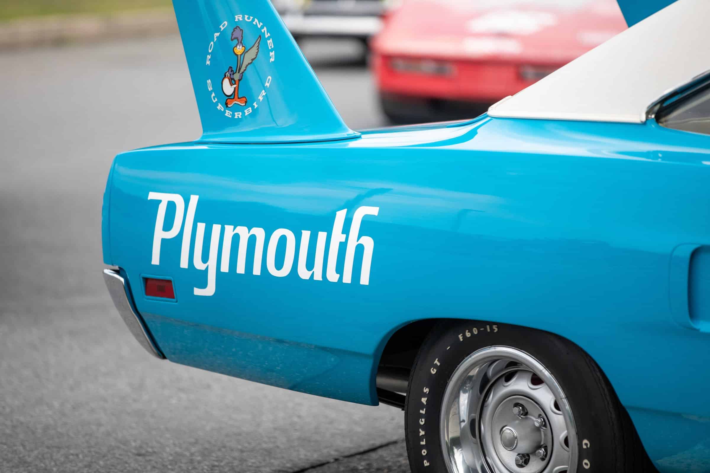 Plymouth Road Runner Superbird - rear wing and decal